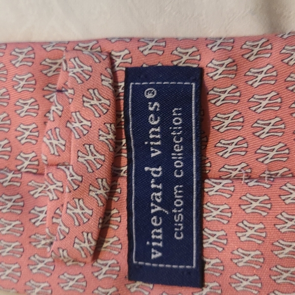Vineyard Vines Yankees neck tie - Picture 2 of 4